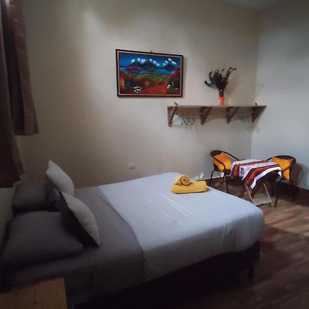 La Casa Colorada Hostel San Benito ภายนอก รูปภาพ