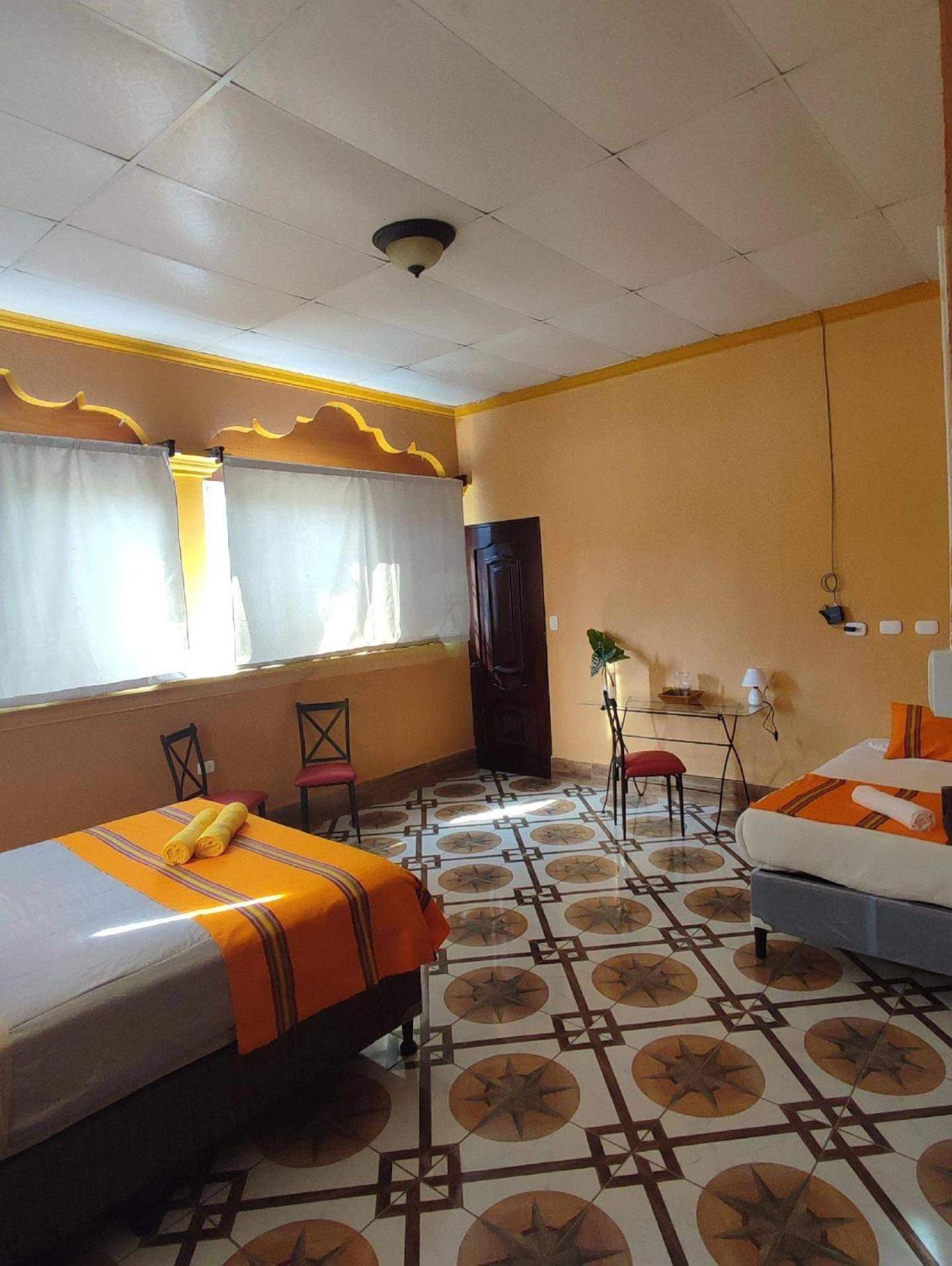 La Casa Colorada Hostel San Benito ภายนอก รูปภาพ