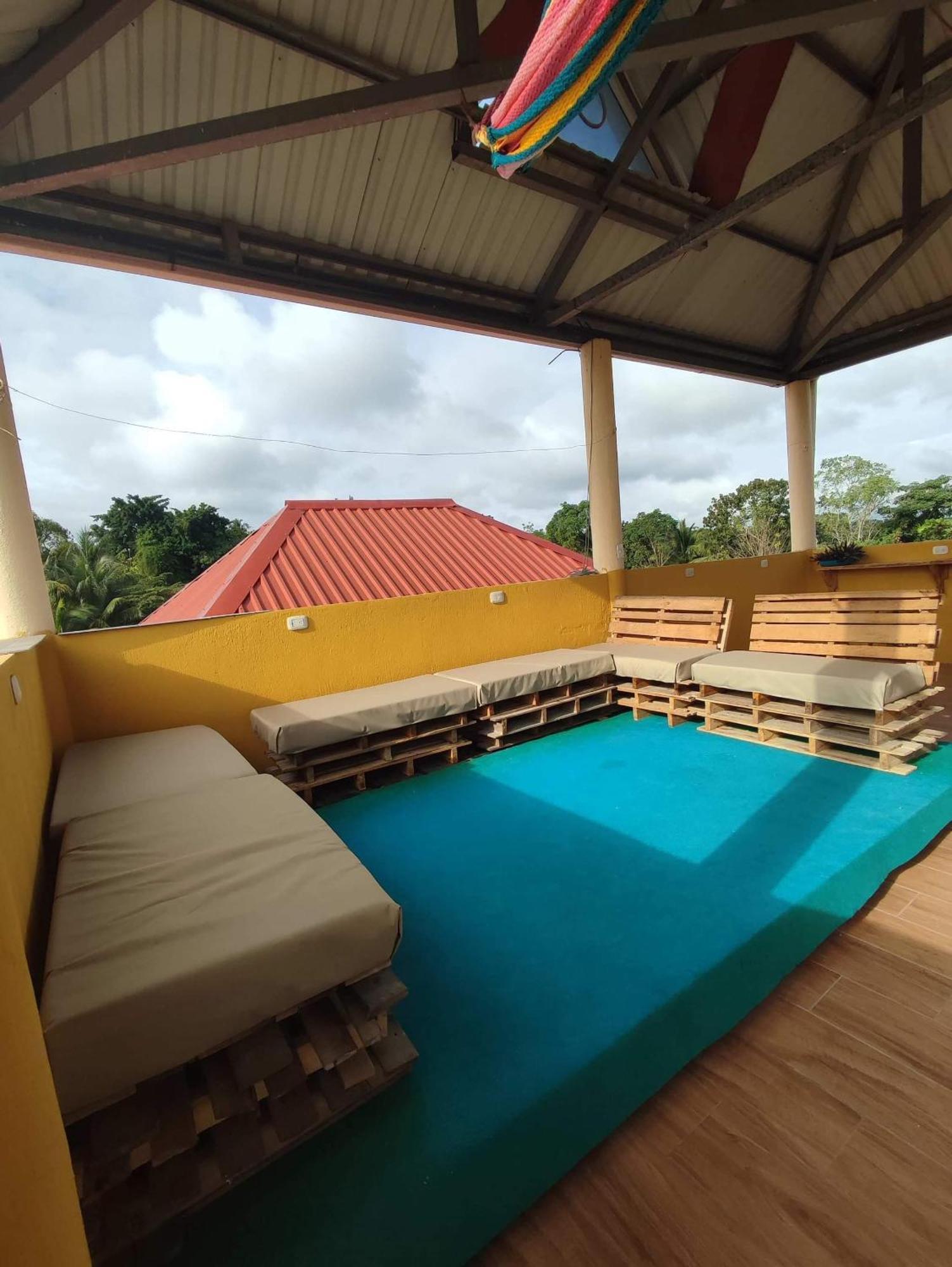 La Casa Colorada Hostel San Benito ภายนอก รูปภาพ