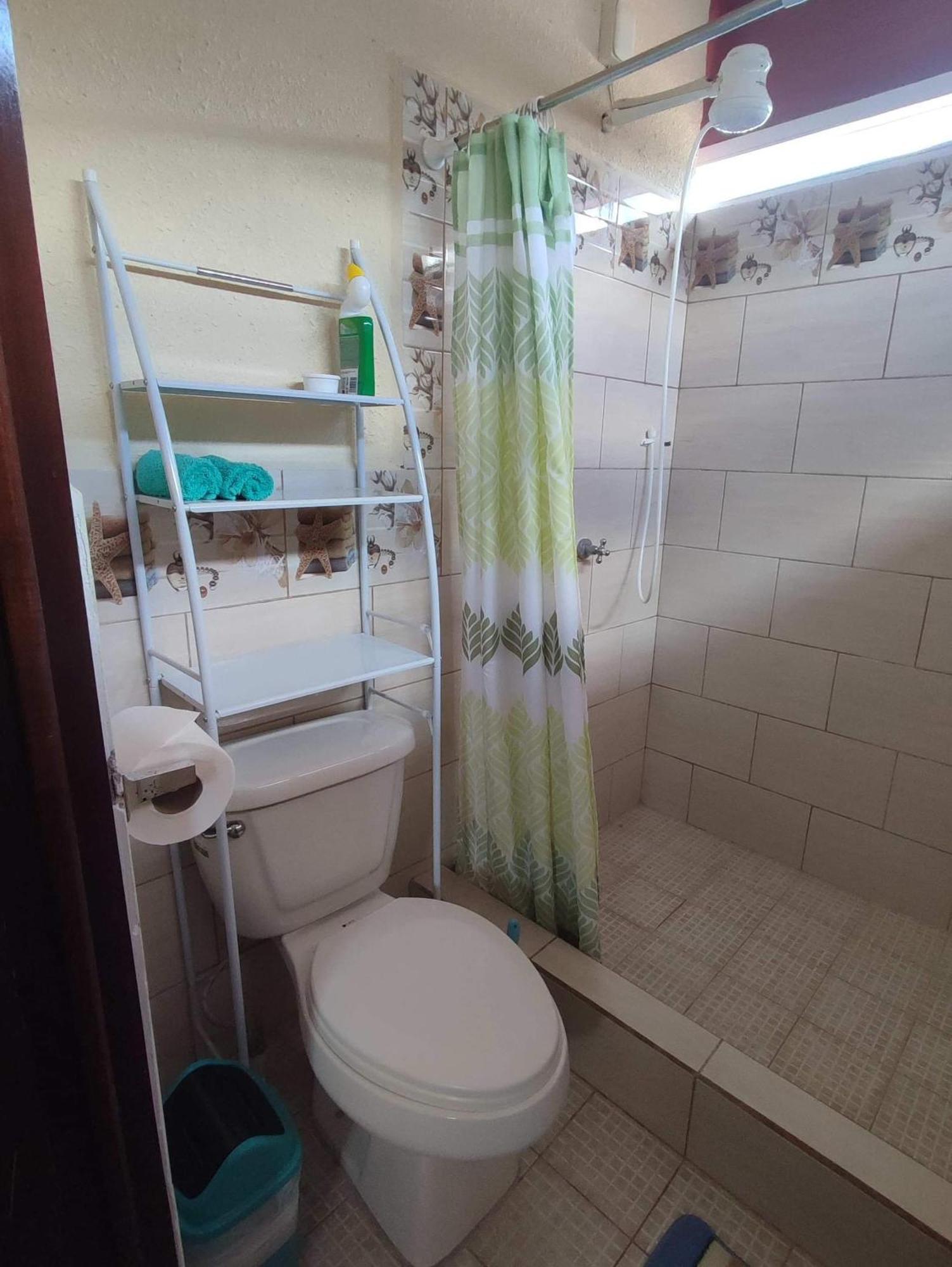 La Casa Colorada Hostel San Benito ภายนอก รูปภาพ