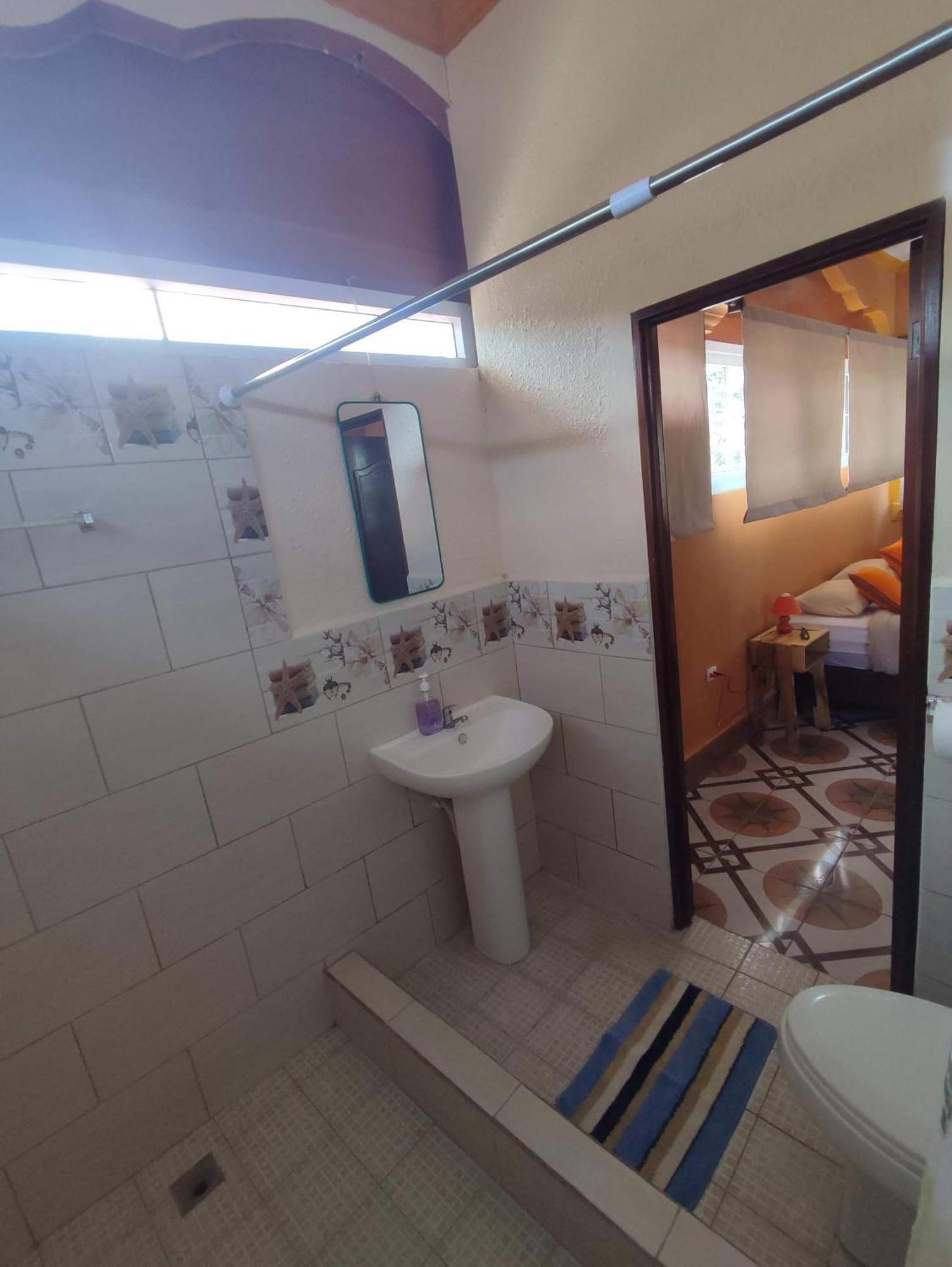 La Casa Colorada Hostel San Benito ภายนอก รูปภาพ